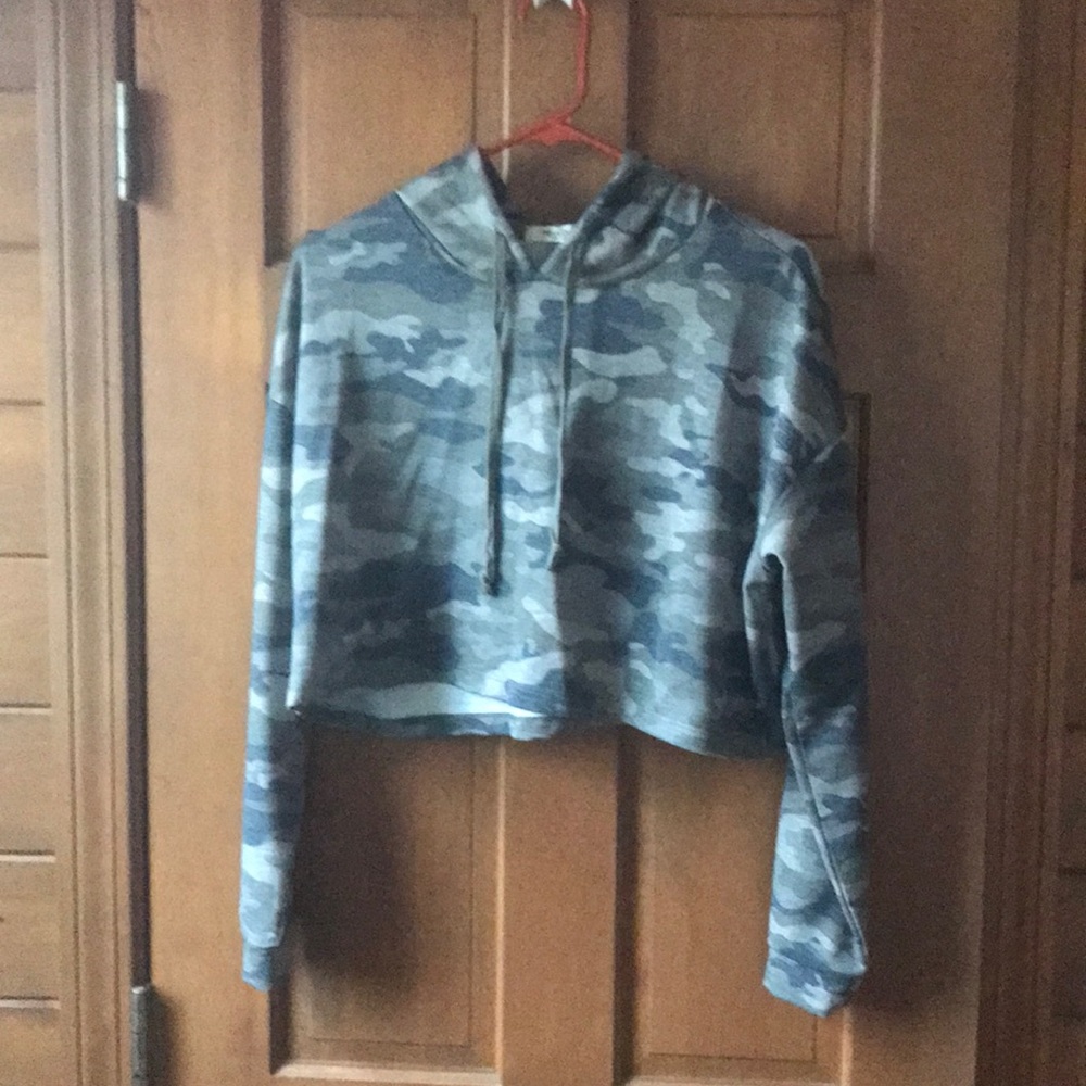 Camo crop sweatshirt